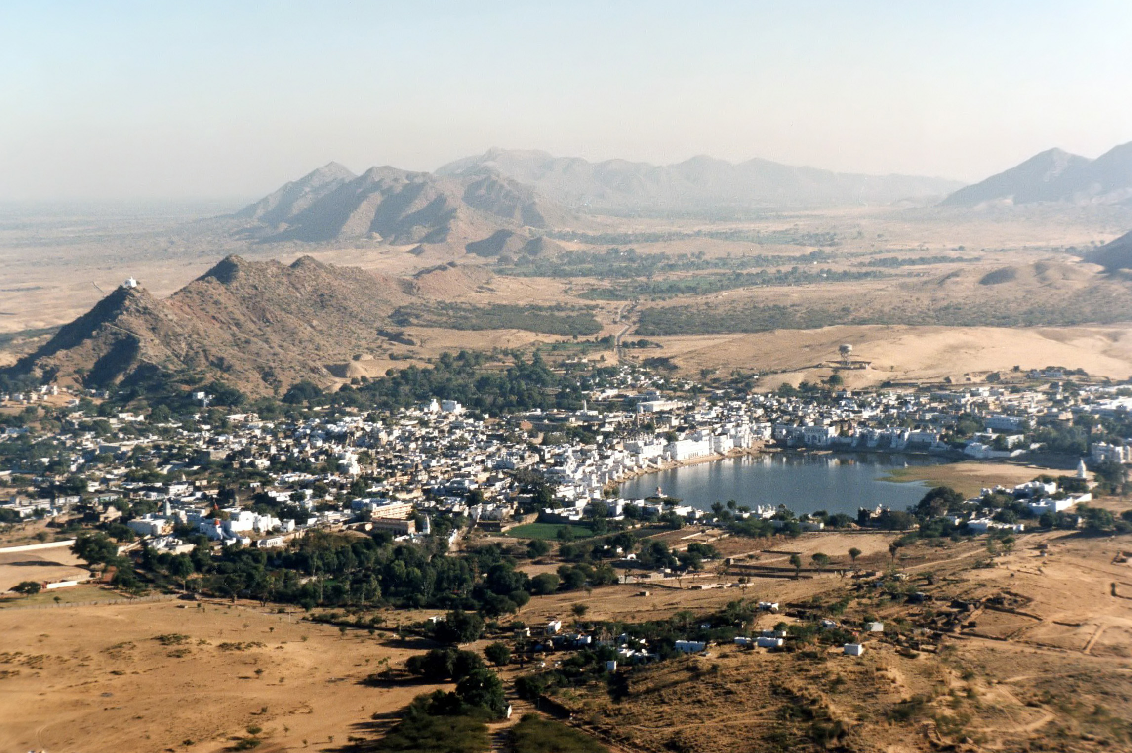 Ghats and temples around the holy Pushkar Lake