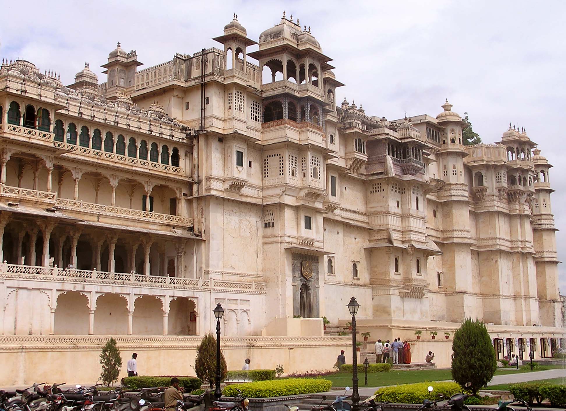 Udaipur City Palace beside Lake Pichola